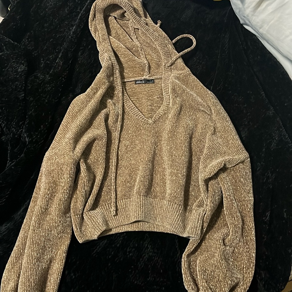 Nikka K. Medium. Crop top long sleeve with a hood.